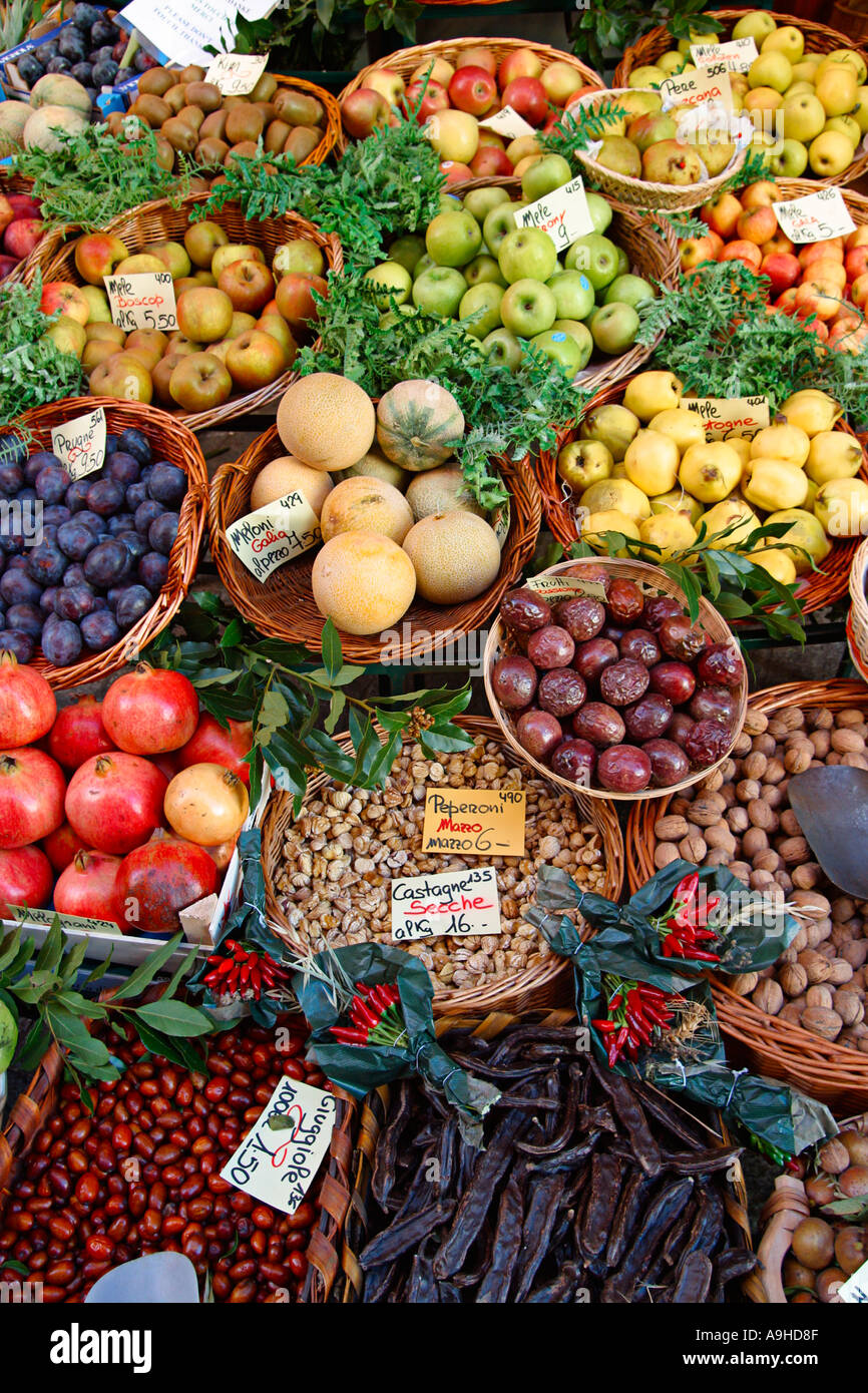 Schweiz Tessin Lugano Altstadt Via Pessina Obst und Gemüse Stall Delikatessen im freien Stockfoto
