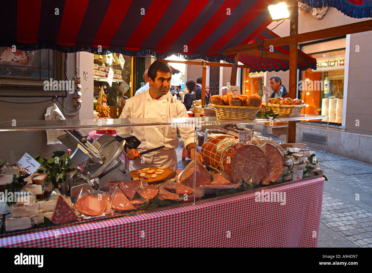 Schweiz Lugano Via Pessina italienische Salami Feinkost-Händler Stockfoto