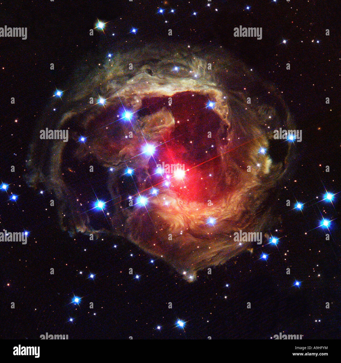 Lichtechos aus roter Überriese Sterne V838 Monocerotis vom Hubble-Weltraumteleskop Stockfoto