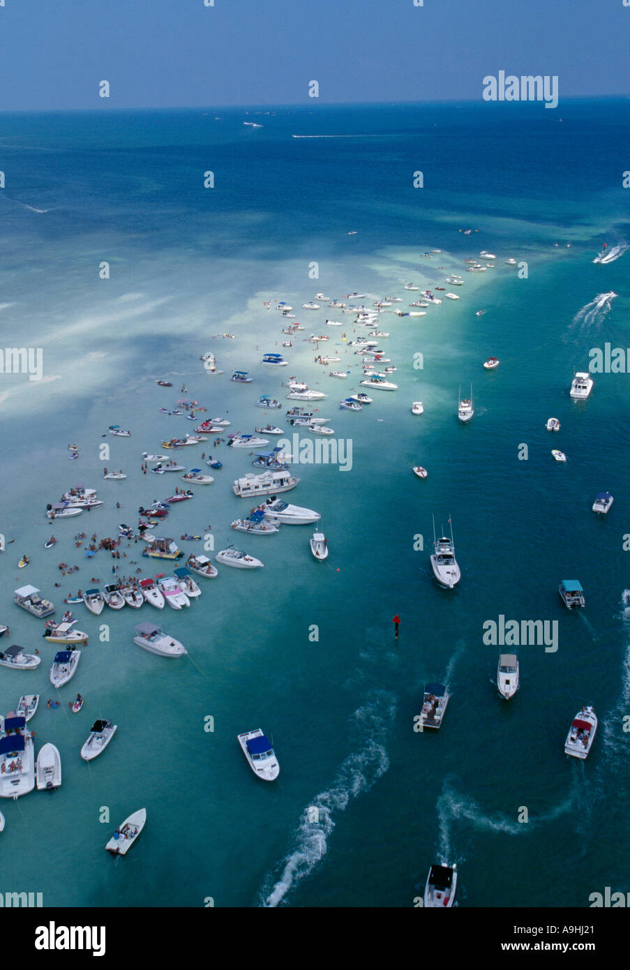 FL oberen Tasten Aerial Bootsfahrer sammeln auf Sandbank Stockfoto