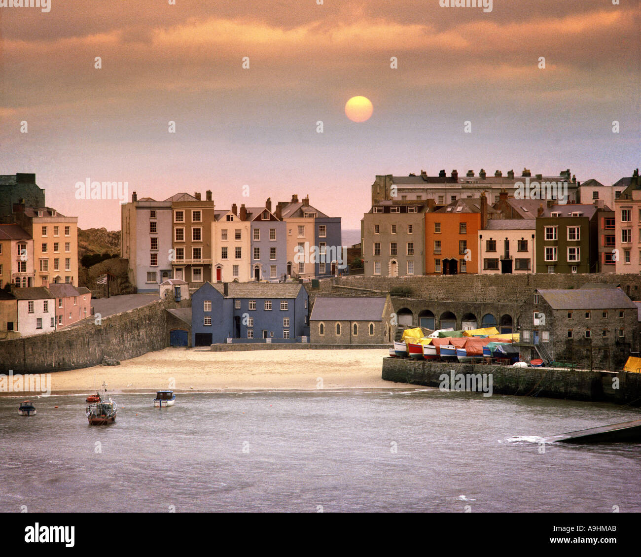 GB-WALES: Hafen von Tenby, Pembrokeshire Stockfoto