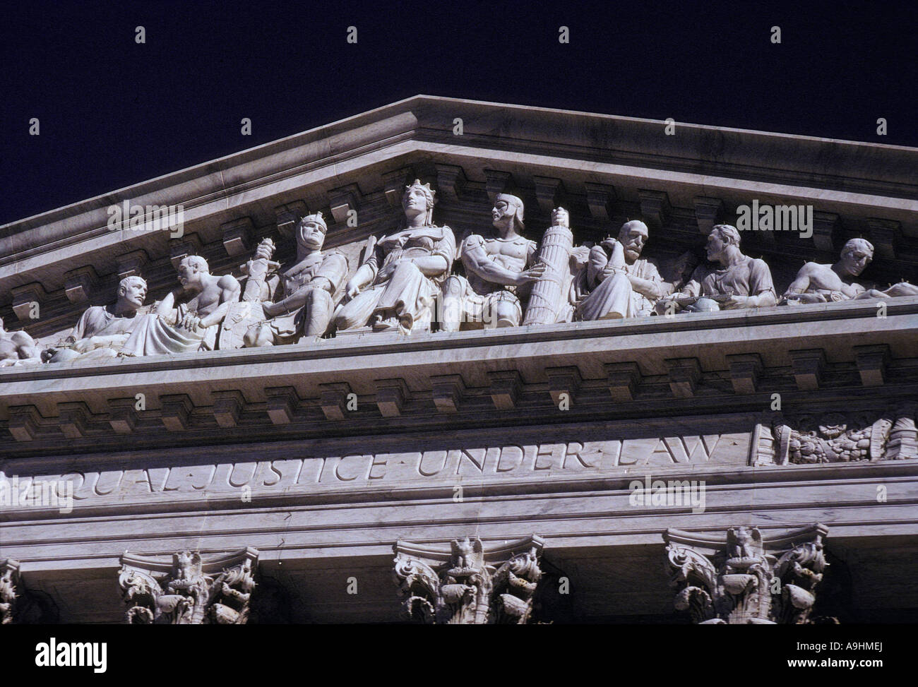 Gleiches Recht gesetzlich Supreme Court Gebäude Washington DC USA Hauptfries vorne Stockfoto