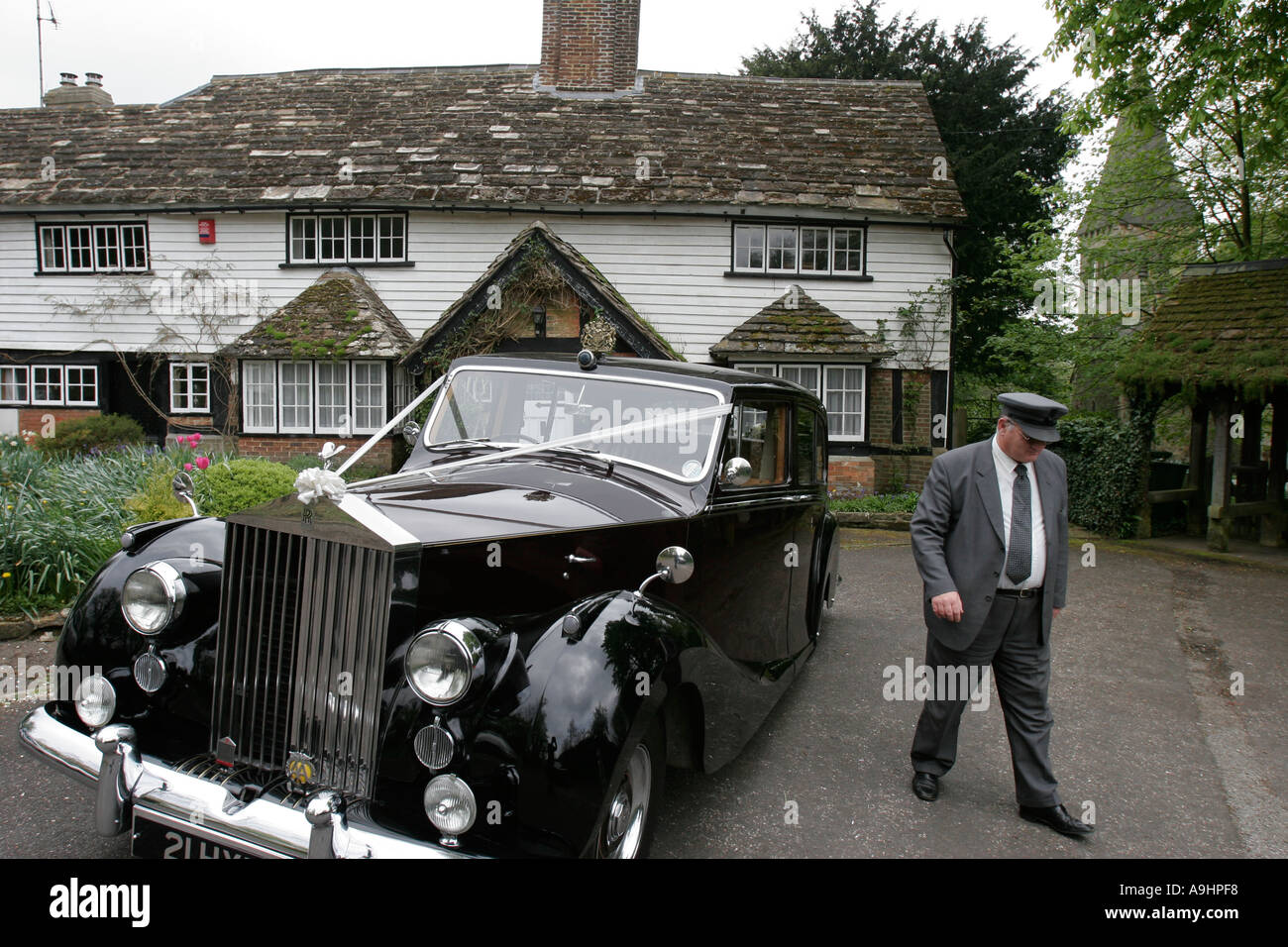 Chauffeur und Rolls-Royce Stockfoto