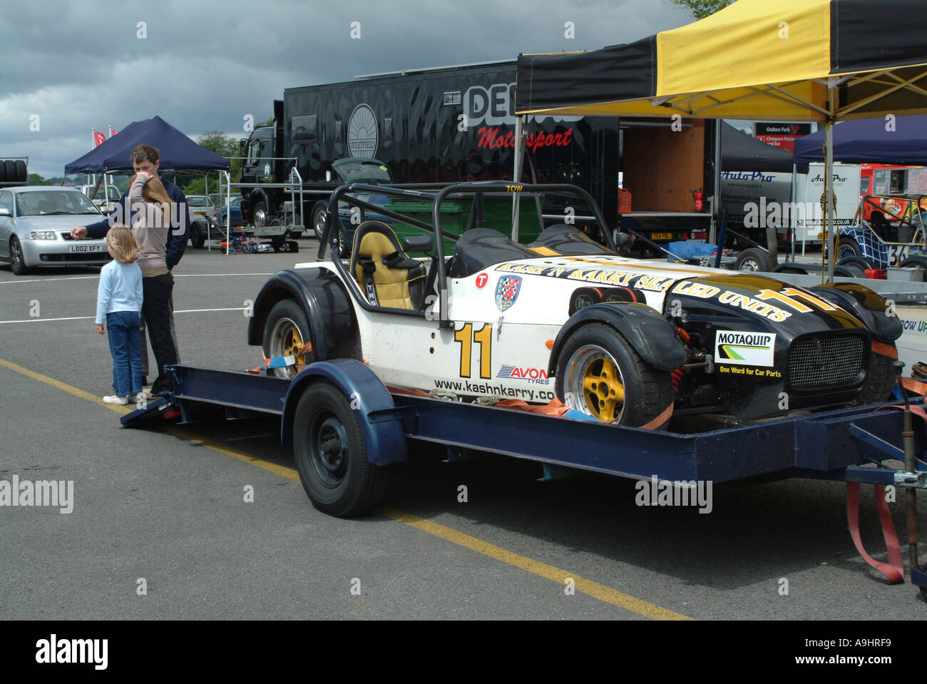 Weiß und schwarz Westfield SE 1800 am Oulton Park Cheshire Stockfoto