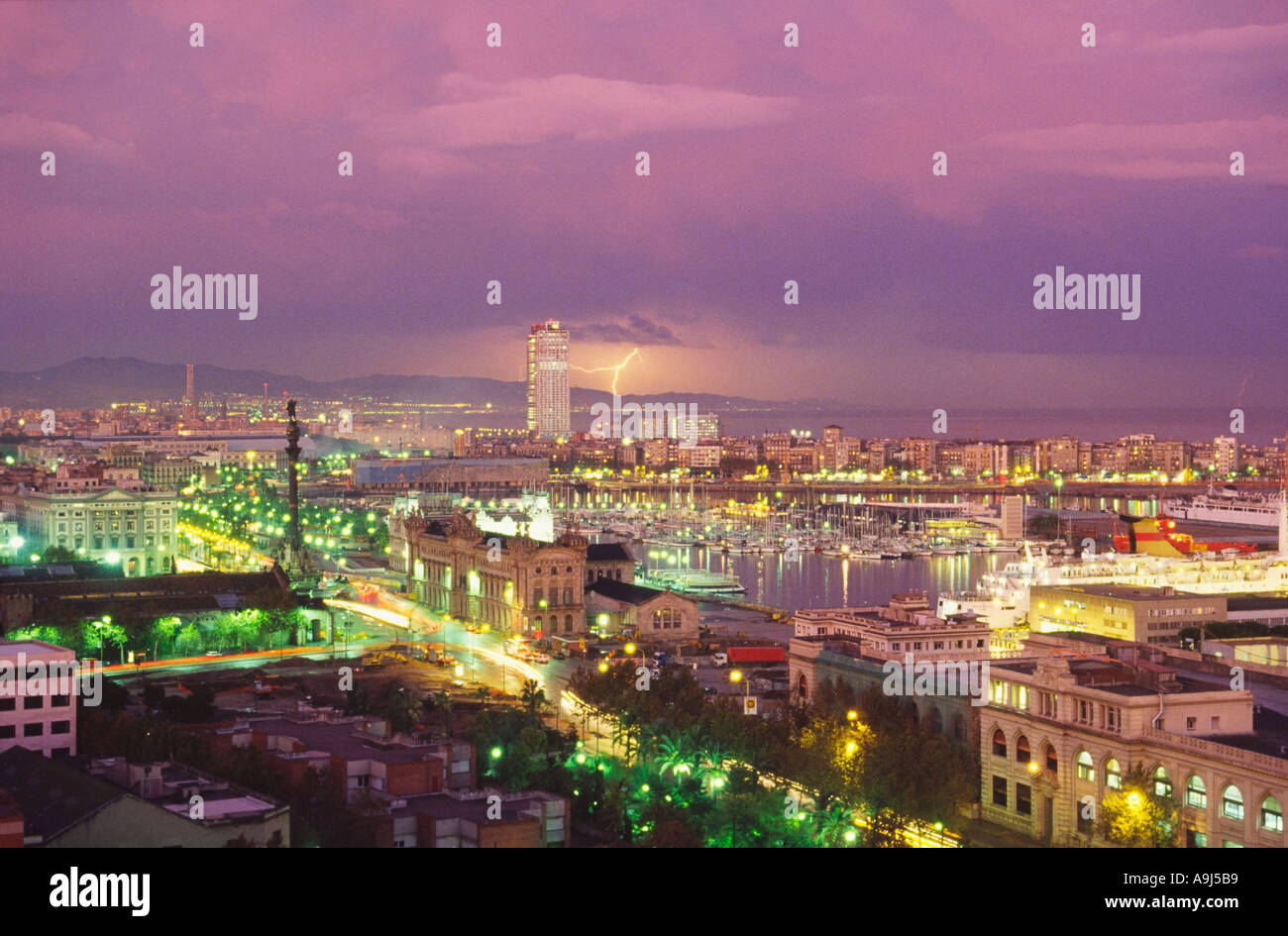 ESP-Spanien-Barcelona-Blick vom Montjuic Hügel Colomus Statue Hafen Gewitter Stockfoto
