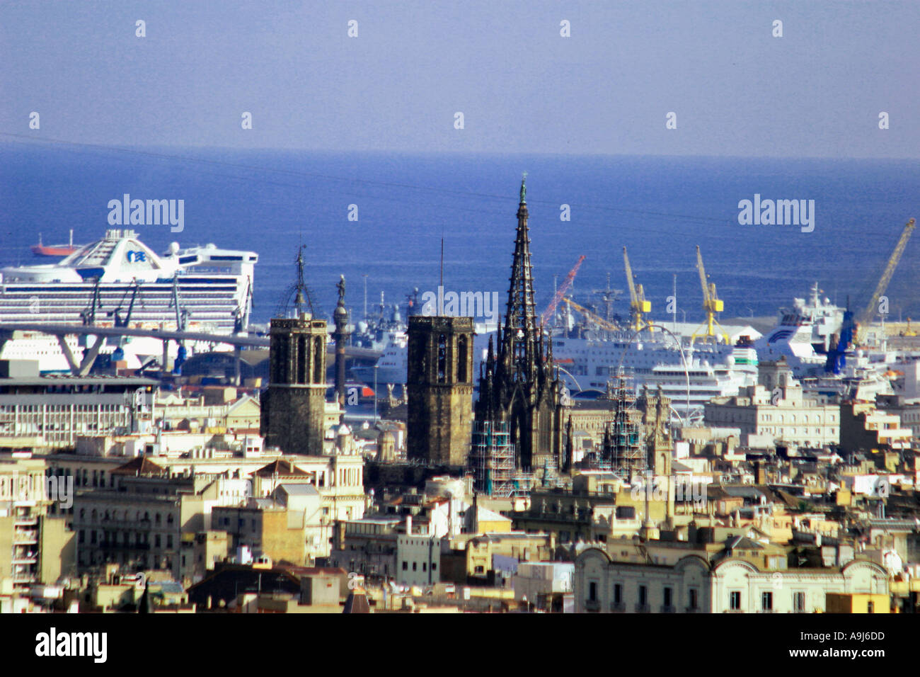 Barcelona-Blick vom Skyline Kathedrale Sagrada Famlia Hafen Kreuzfahrt Schiff Stockfoto