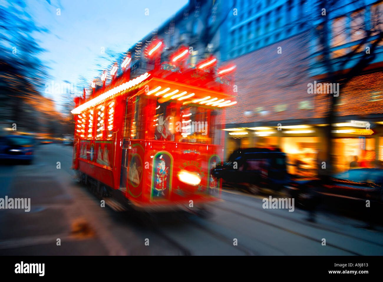 Schweiz-Zürich-Weihnachts-Straßenbahn an der Bahnhofstrasse Stockfoto