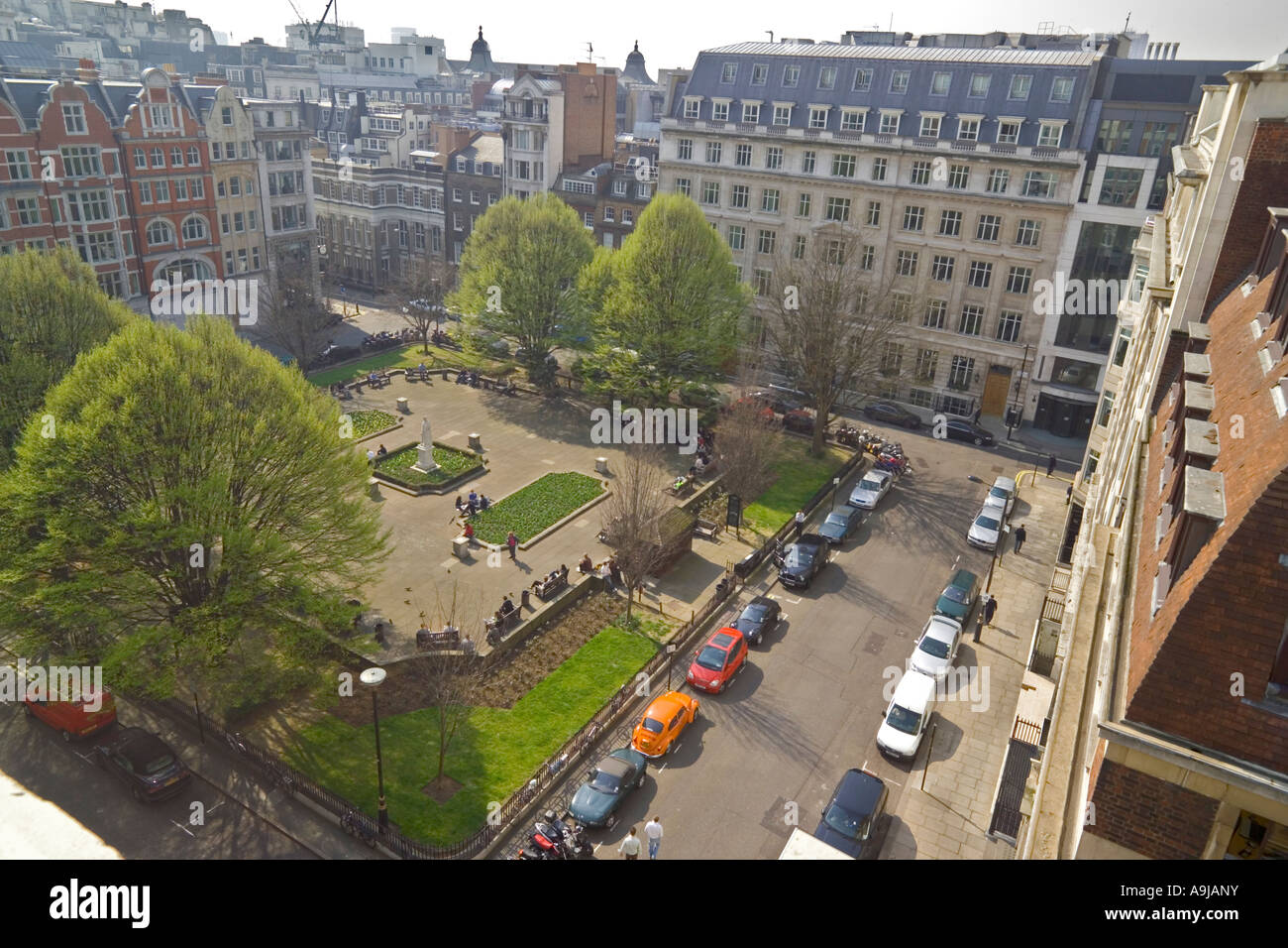 Blick hinunter auf Golden Square Soho in London Stockfoto