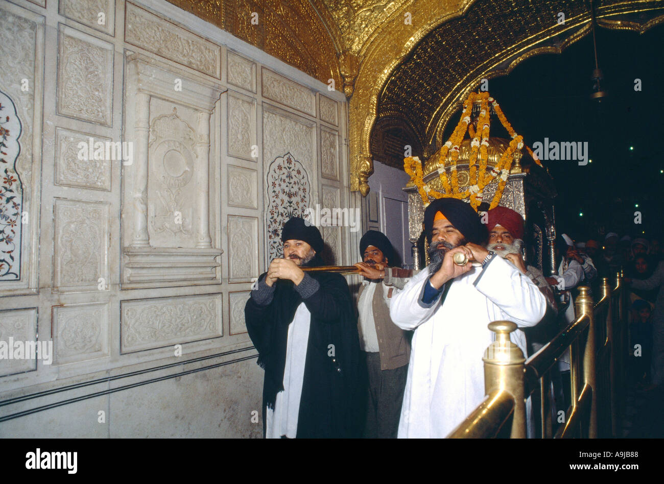 Amritsar Indien goldenen Tempel der Guru Granth stellen ins Bett tragen Stockfoto