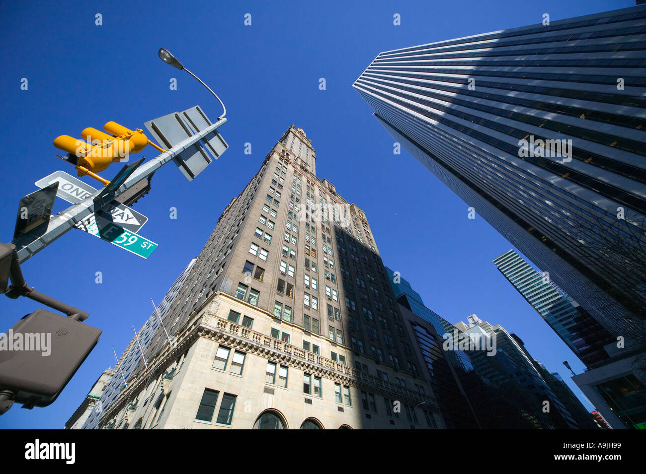 Weitwinkelaufnahme der Gebäude in New York Stockfoto