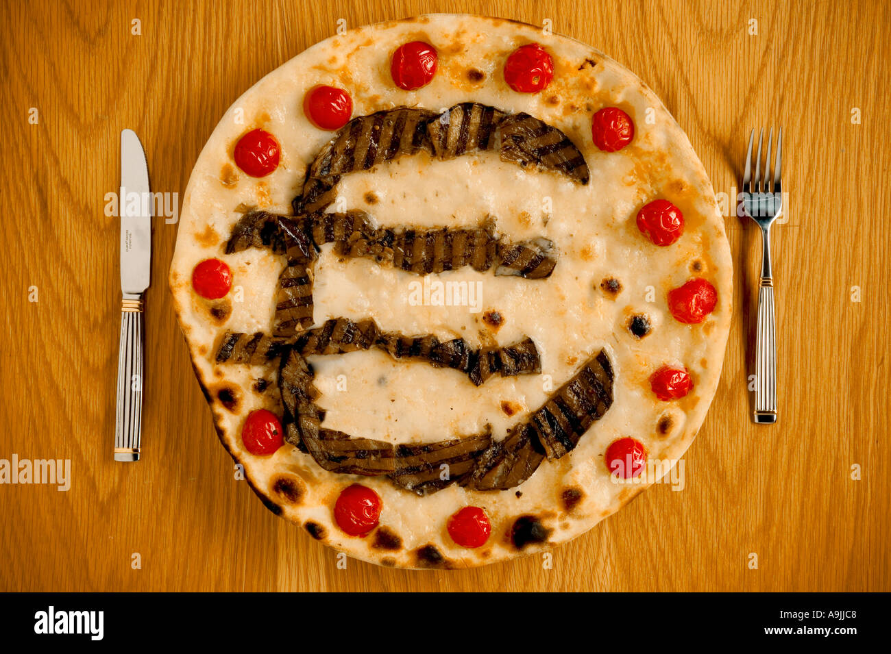 Pizza mit Euro-Zeichen Stockfoto