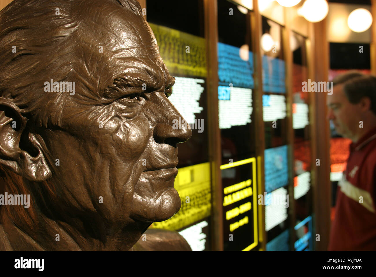 Alabama Tuscaloosa Paul W. Bear Bryant Museum, Trainer University of Alabama College Football, Büstelgesicht Legende, Stockfoto