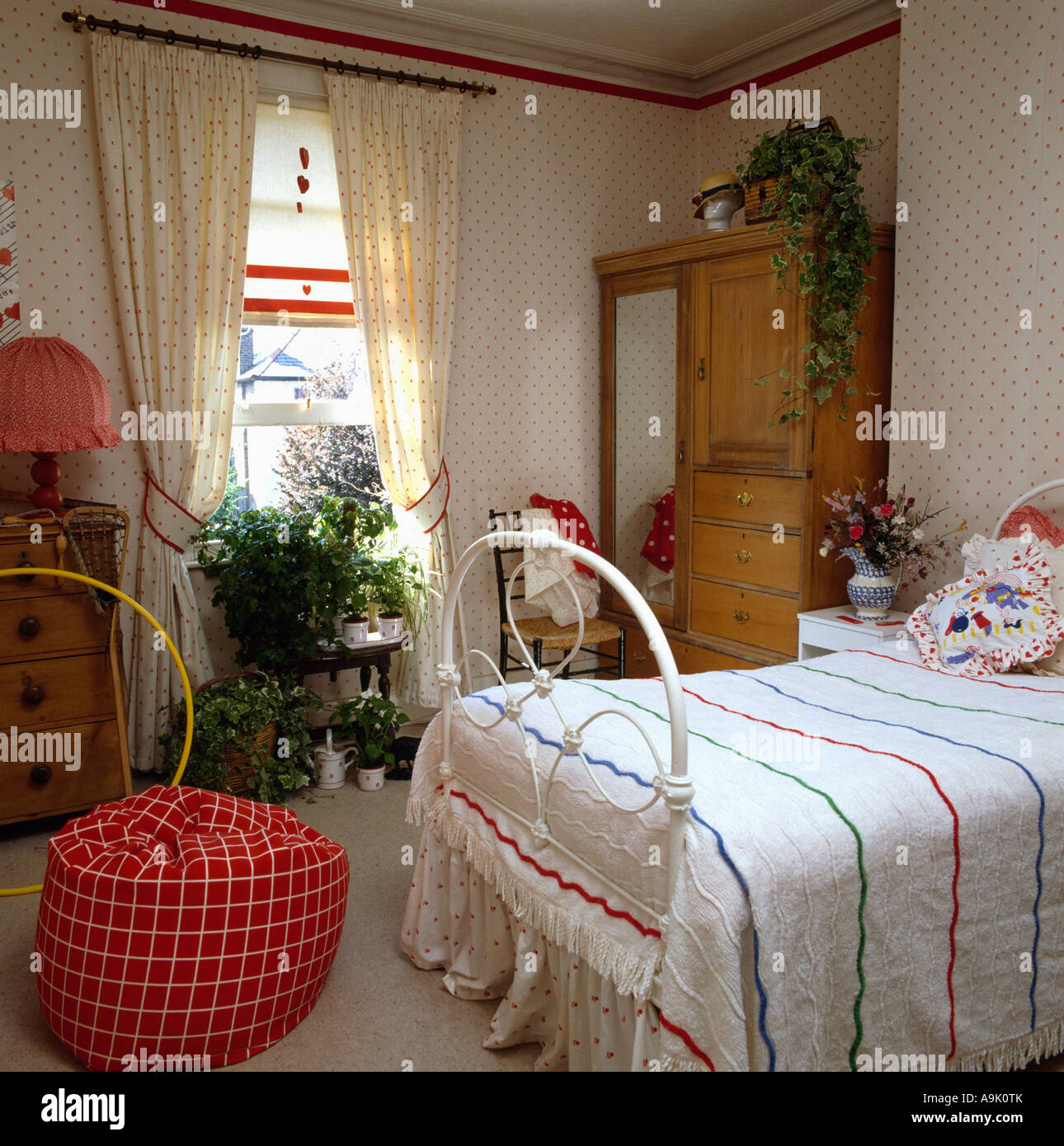 Tapete Teenager Mädchen : Teenager Madchen Tapete Schlafzimmer Teenager Schlafzimmer Tapete 1161x900 Wallpapertip : Teenager tapete jugendzimmer mädchen / fototapete fototapeten tapete tapeten wandtattoo bild.