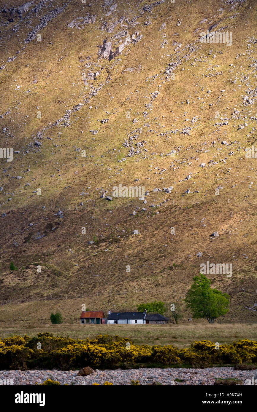 Schottische Ferienhaus am Hang, Glen Etive, Schottland Stockfoto