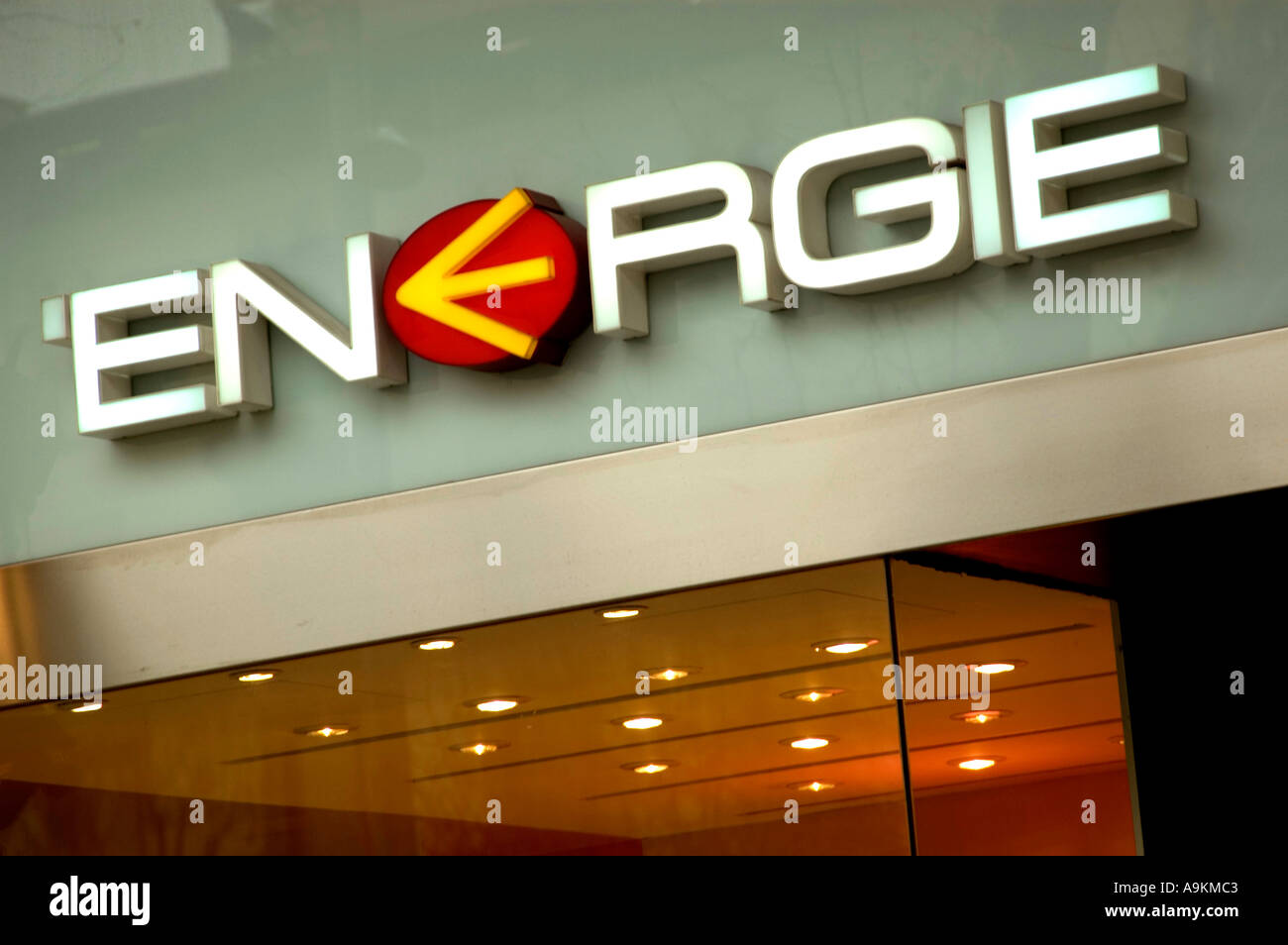 TRENDIGE KLEIDUNG SHOP FILIALISTEN ENERGIE AM PASSEIG DE GRACIA BARCELONA SPANIEN EU Stockfoto