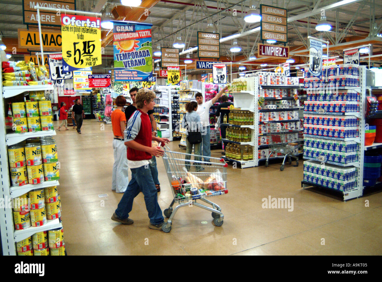 Argentinien-Puerto Madryn Supermarkt Interieur Stockfoto
