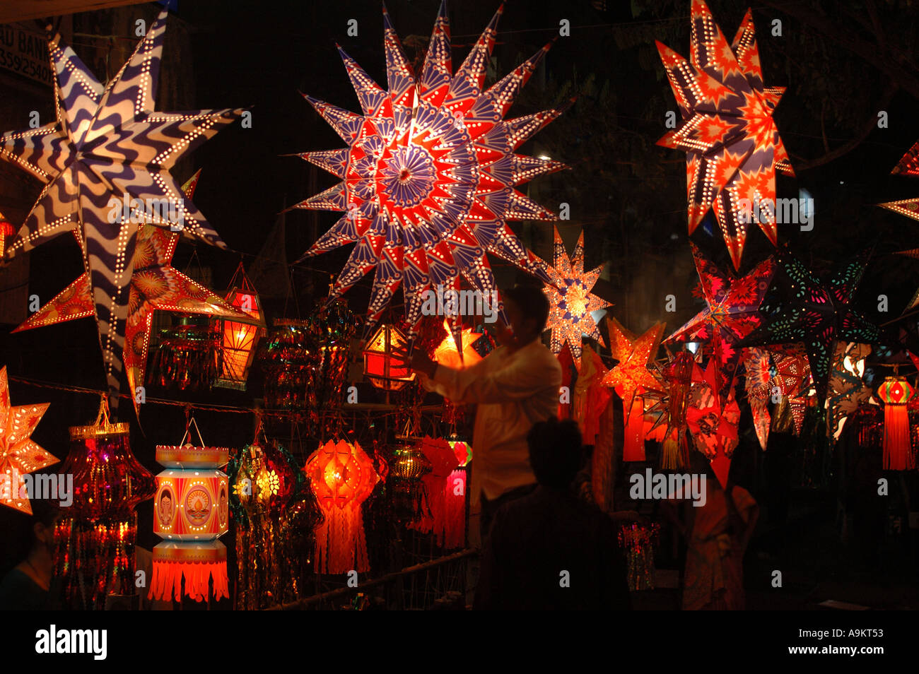 Indische DiwaliFest der Lichter Feier in Indien auch Weihnachten Papier Lampen Kandeel Sterne