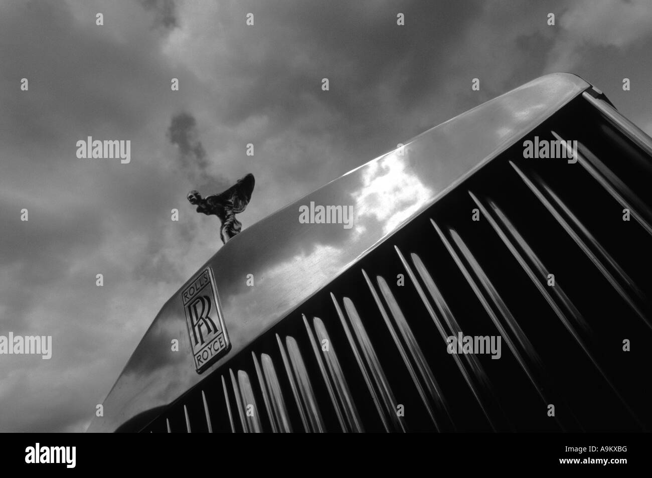 Rolls-Royce Corniche Mk2. Mascot Maskottchen Geist der Ekstase Kapuze Ornamente Dame Frau weibliche Figur schlank kurvige Symbol ikonischen svelt Stockfoto