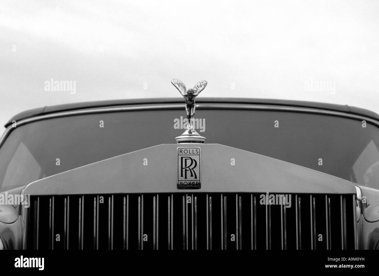 Rolls-Royce Corniche Mk2. Mascot Maskottchen Geist der Ekstase Kapuze Ornamente Dame Frau weibliche Figur schlank kurvige Symbol ikonischen svelt Stockfoto