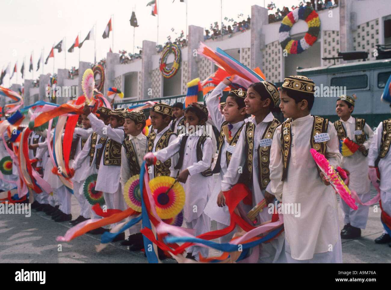 Pakistanische Kinder feiern die Ankunft des arabischen Gast im Staat Besuch SB Stockfoto