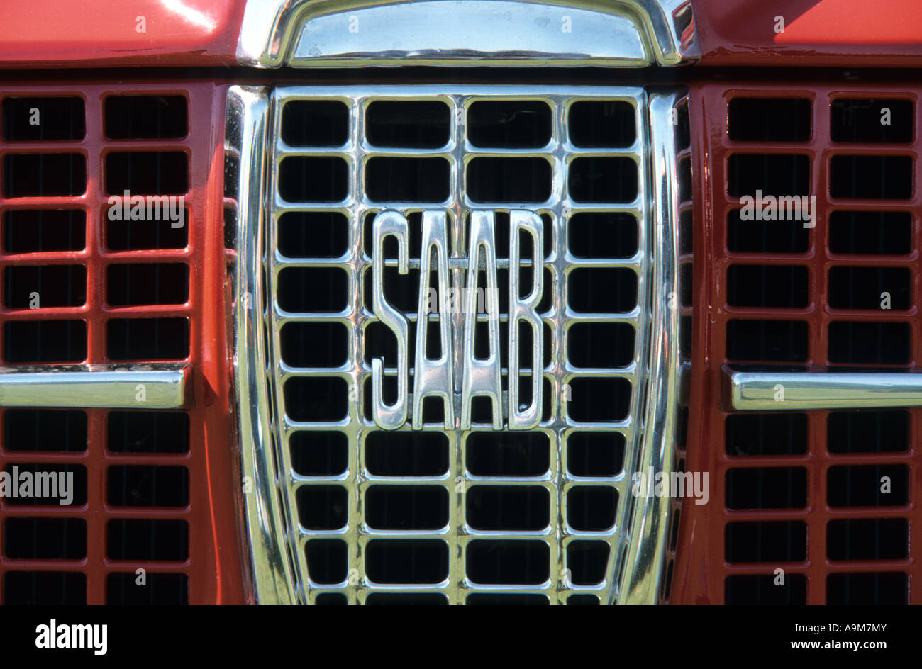 Saab 96 von 1966. Schwedische Autobauer 1949 bis heute. Saab Auto Abzeichen Marque schwedische Autobauer machen Stockfoto