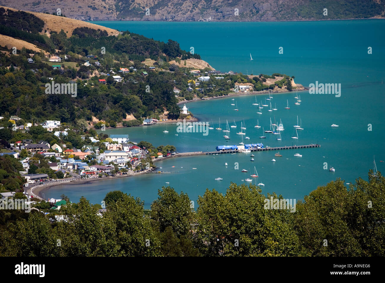 Das französische Dorf Akaroa auf der Banks Peninsula in der Nähe von Christchurch auf der Südinsel Neuseelands Stockfoto