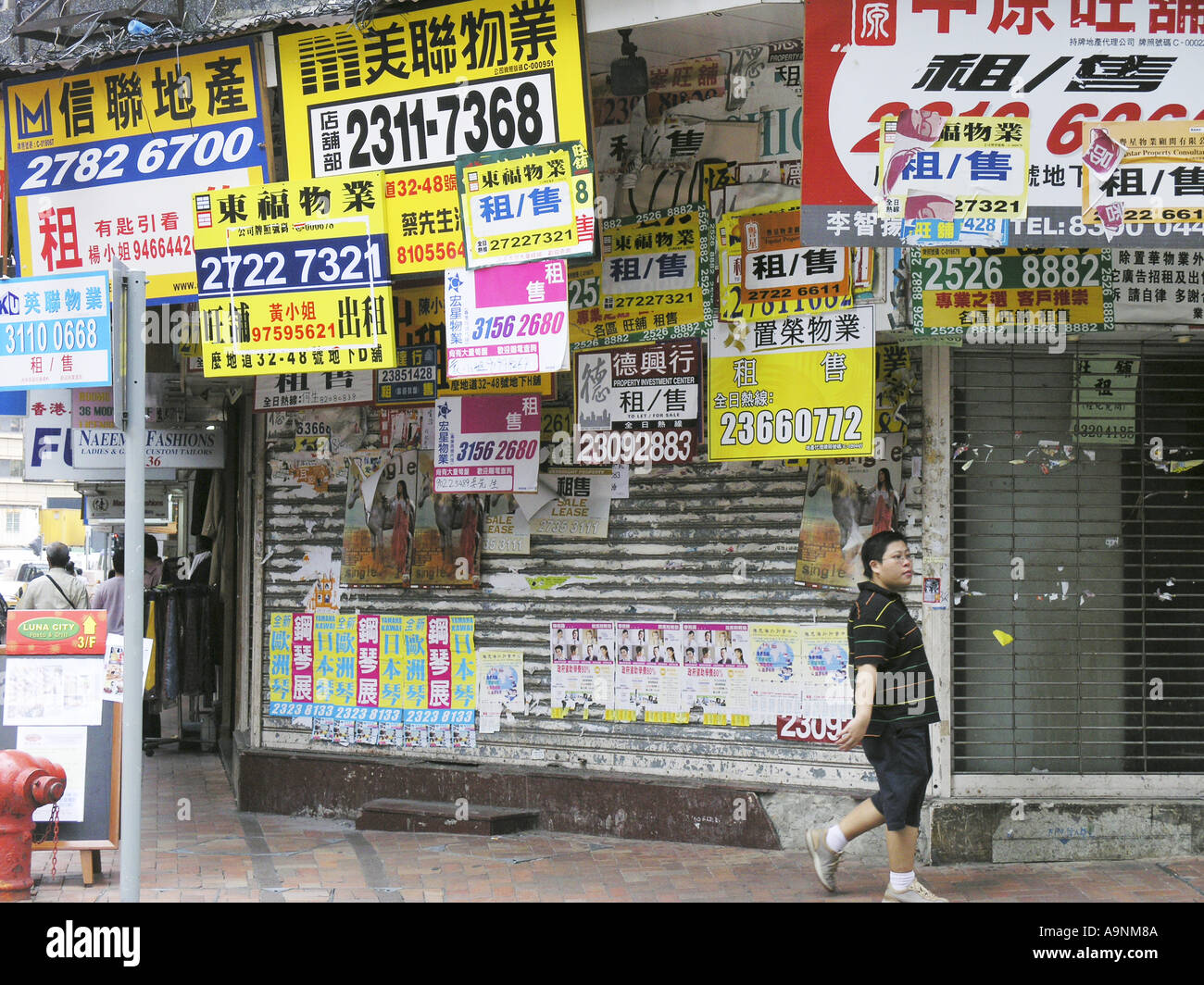 Anzeige Anzeige Tsimshatsui Kowloon Hongkong China chinesische Asien Asiatische Straßenszene Gewerbeimmobilien zu vermieten verkaufen Stockfoto
