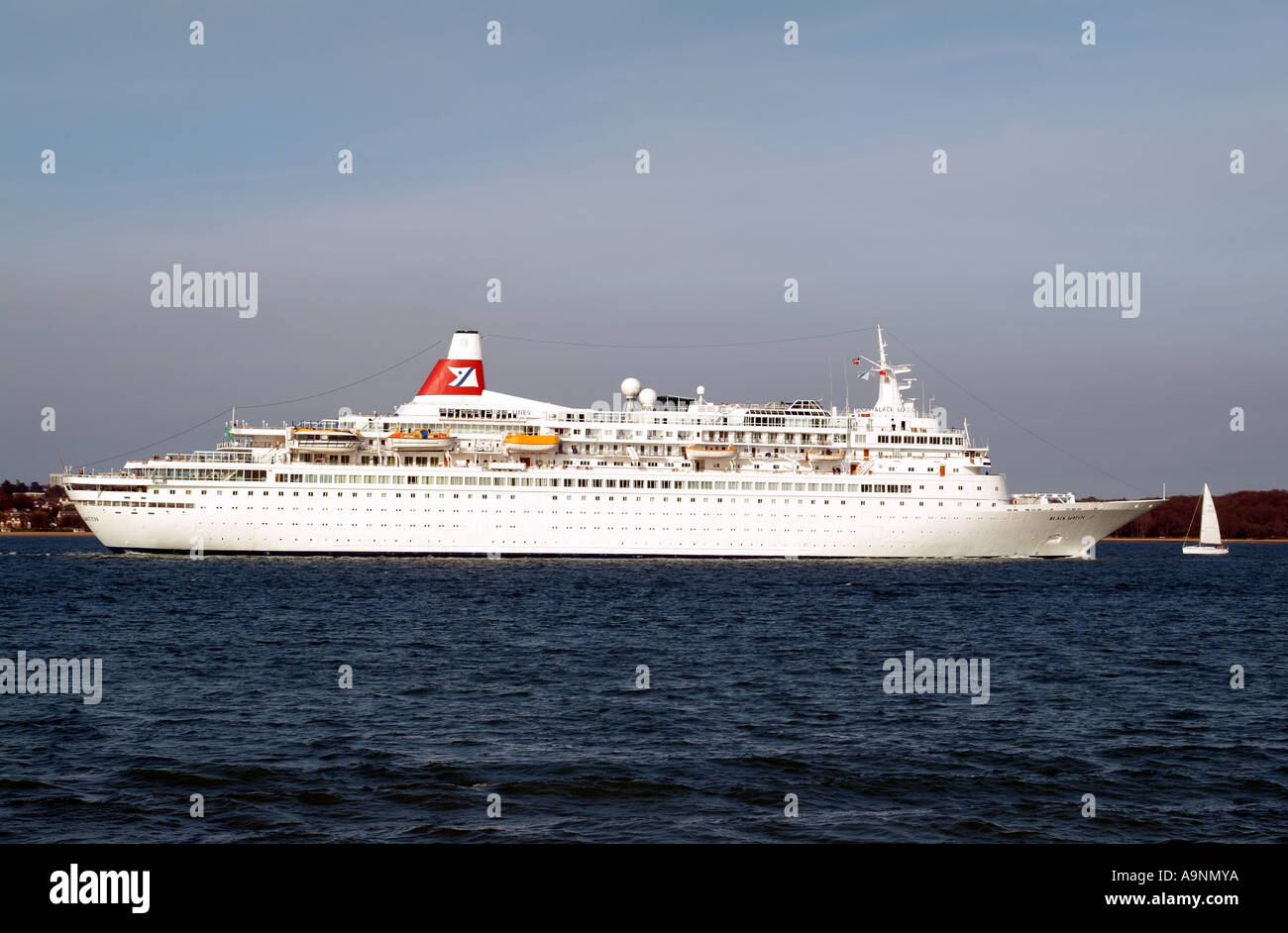 Die Black Watch Kreuzfahrtschiff der Fred Olsen Cruise Line am Southampton Water England Grossbritannien Südengland Stockfoto