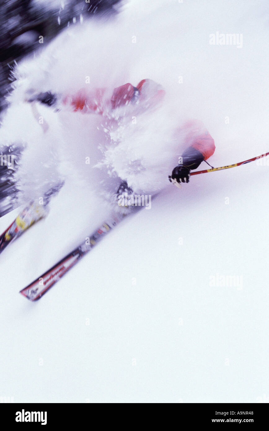 Ein Mann Skifahren Pulverschnee am Sugar Bowl in Kalifornien Stockfoto