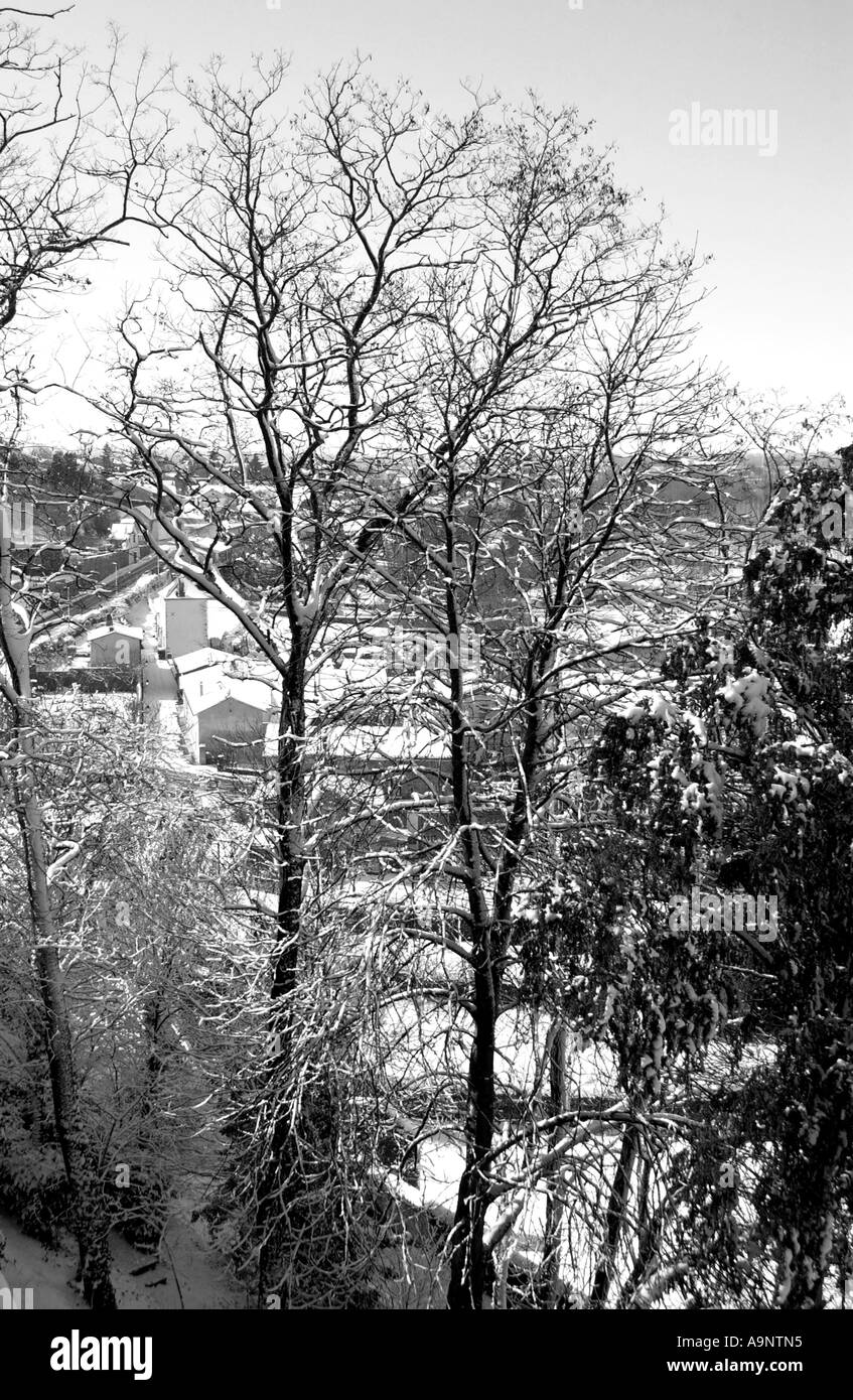 Schnee-Szene in Parthenay Frankreich Stockfoto