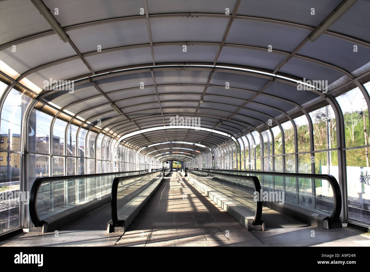 Laufband in einem Tunnel. Stockfoto