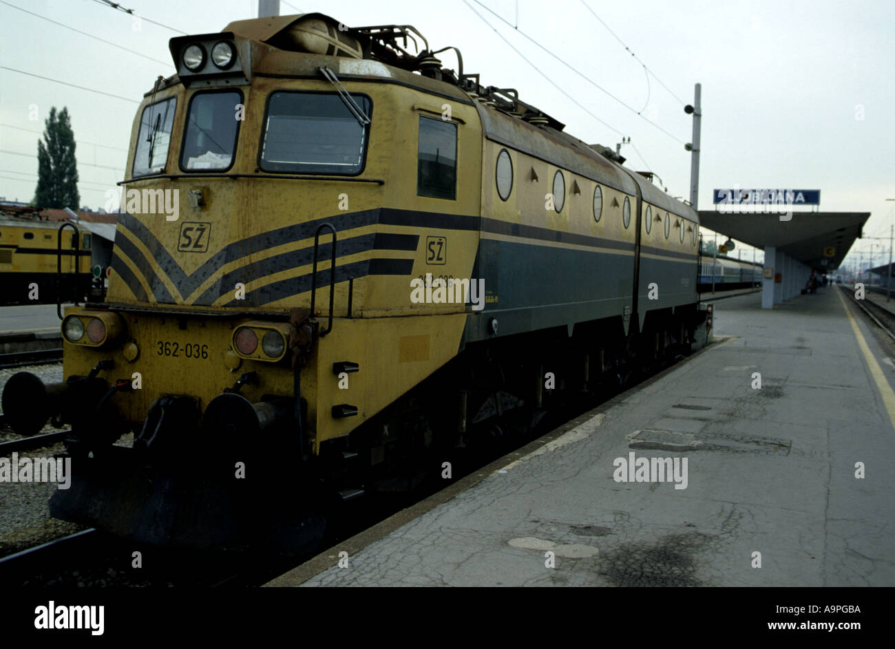 Slowenische Eisenbahn Lokomotive am Bahnhof Ljubljana Solvenia Stockfoto