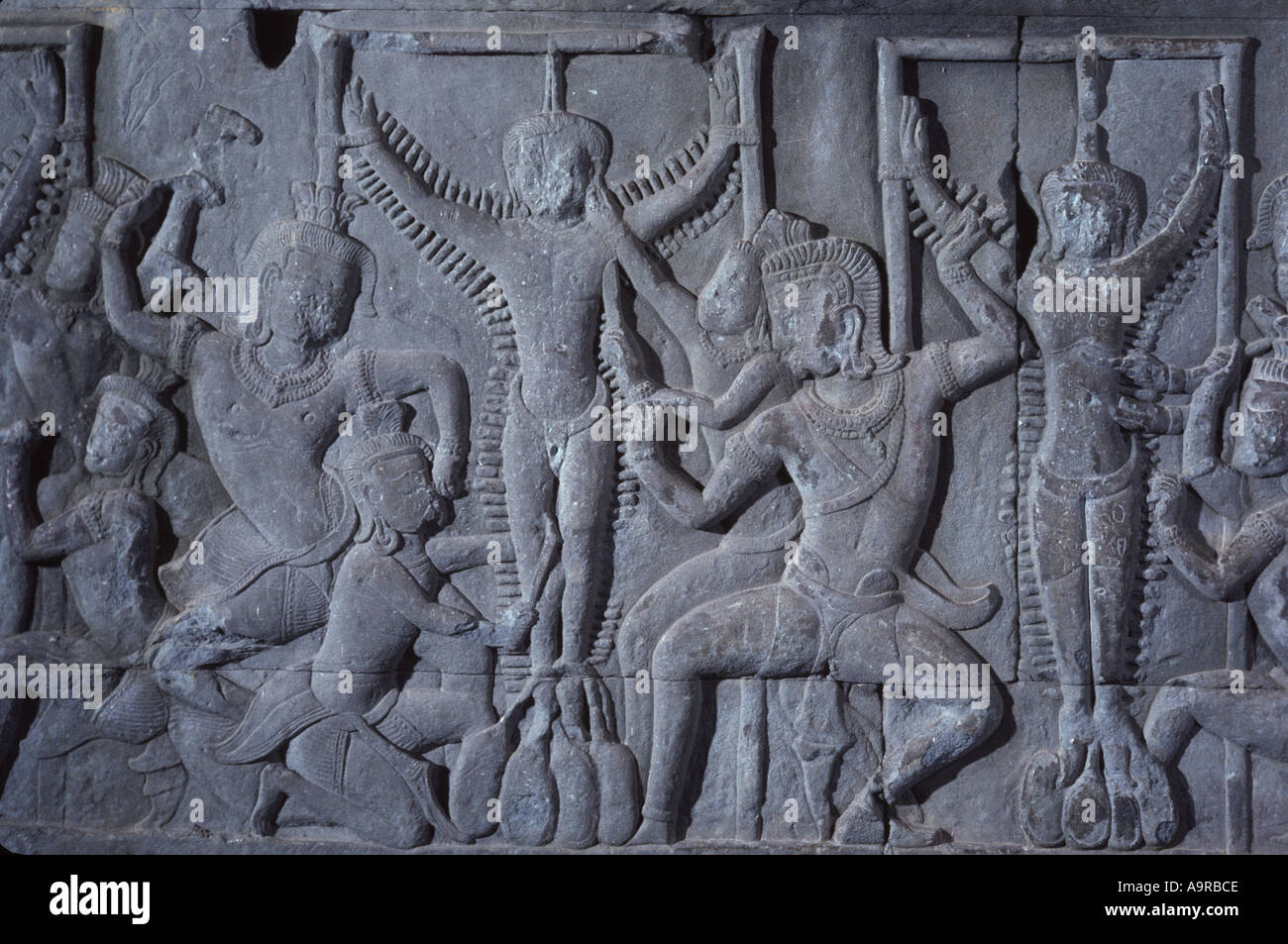 Die 32 Hells geschnitzt in Flachrelief an den Wänden des Angkor Wat Kambodscha dieses gehört zur Maharaurava Hölle für nicht spezifizierte Sünde Stockfoto