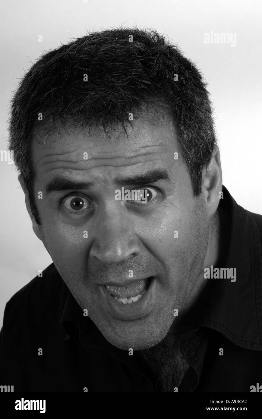 44 Jahre alten türkischen Mann sucht wütend, London, UK. Stockfoto