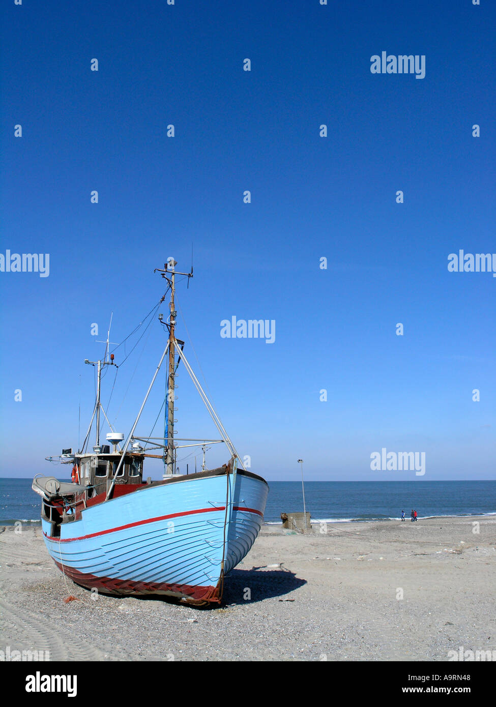 Dänemark-Jütland Vorupore traditionelle Fischerboote am Ufer am Strand geschleppt Stockfoto