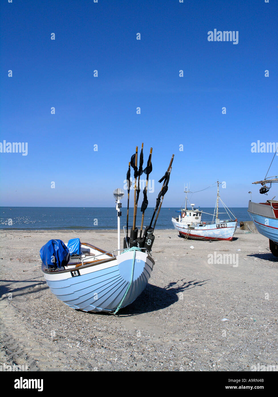 Dänemark-Jütland Vorupore traditionelle Fischerboote am Ufer am Strand geschleppt Stockfoto