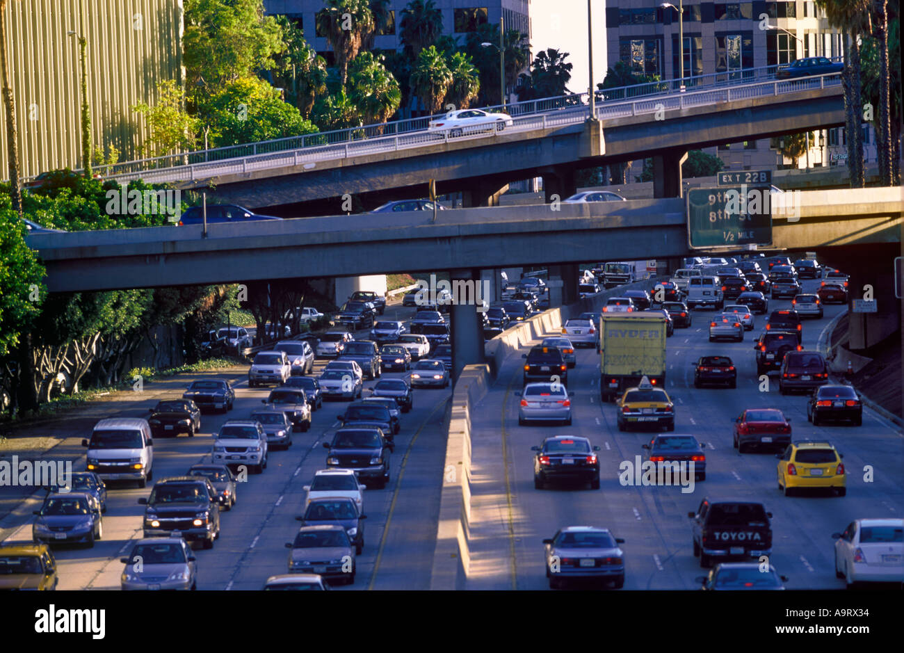 AUTOBAHNVERKEHR IN LOS ANGELES Stockfoto