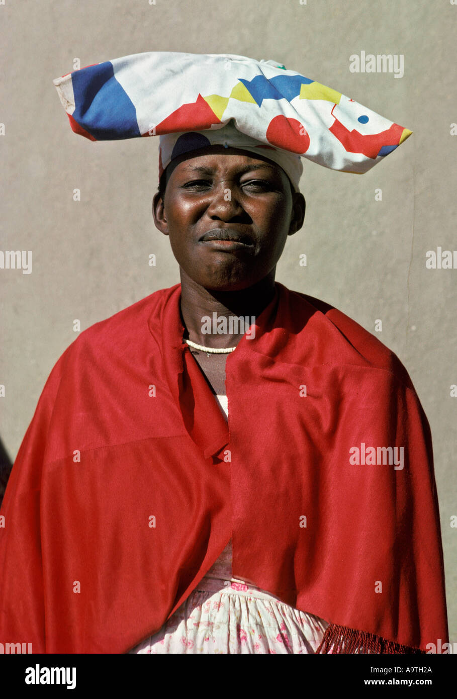 Herero Frau trägt traditionelle Kleidung und Kopfbedeckung Botswana  Stockfotografie - Alamy