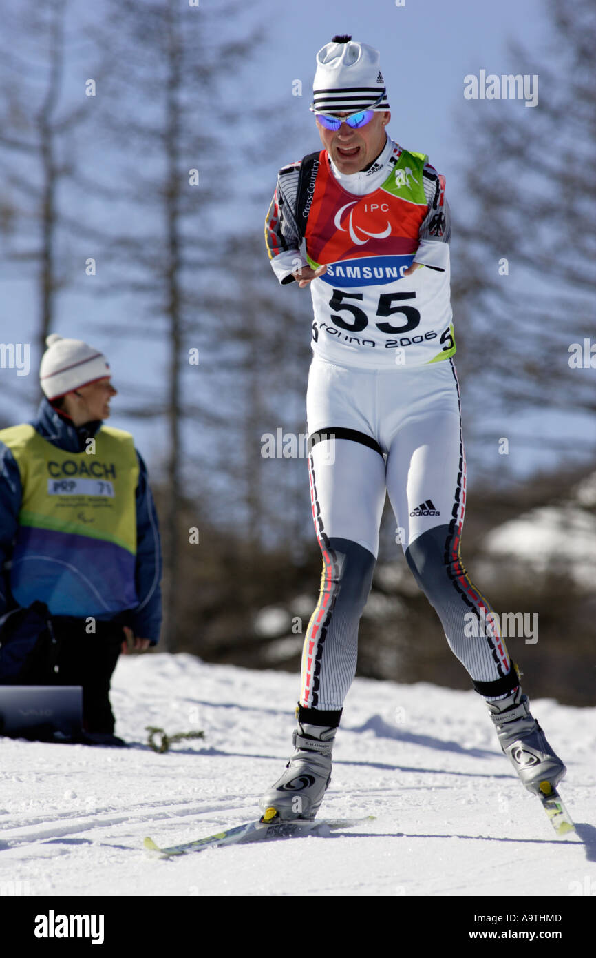 Josef Giesen Deutschland konkurriert in der Mens Cross Country Skiing 5km stehen Stockfoto