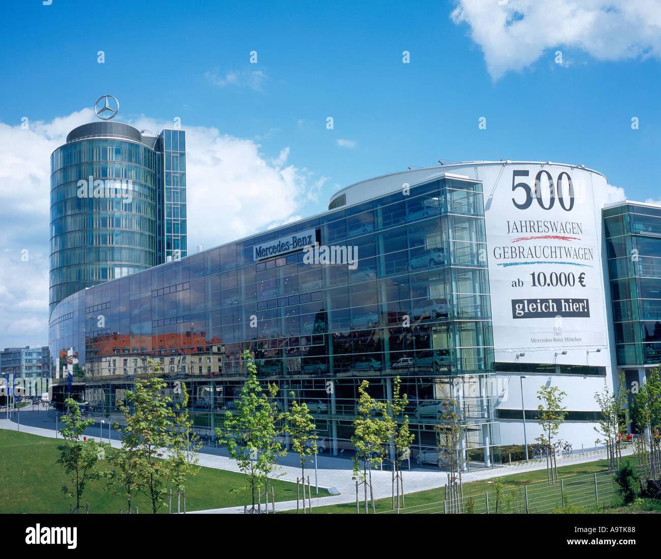 Mercedes Benz Daimler Chrysler Building Arnulfstraße München Bayern  Deutschland Europa. Foto: Willy Matheisl Stockfotografie - Alamy