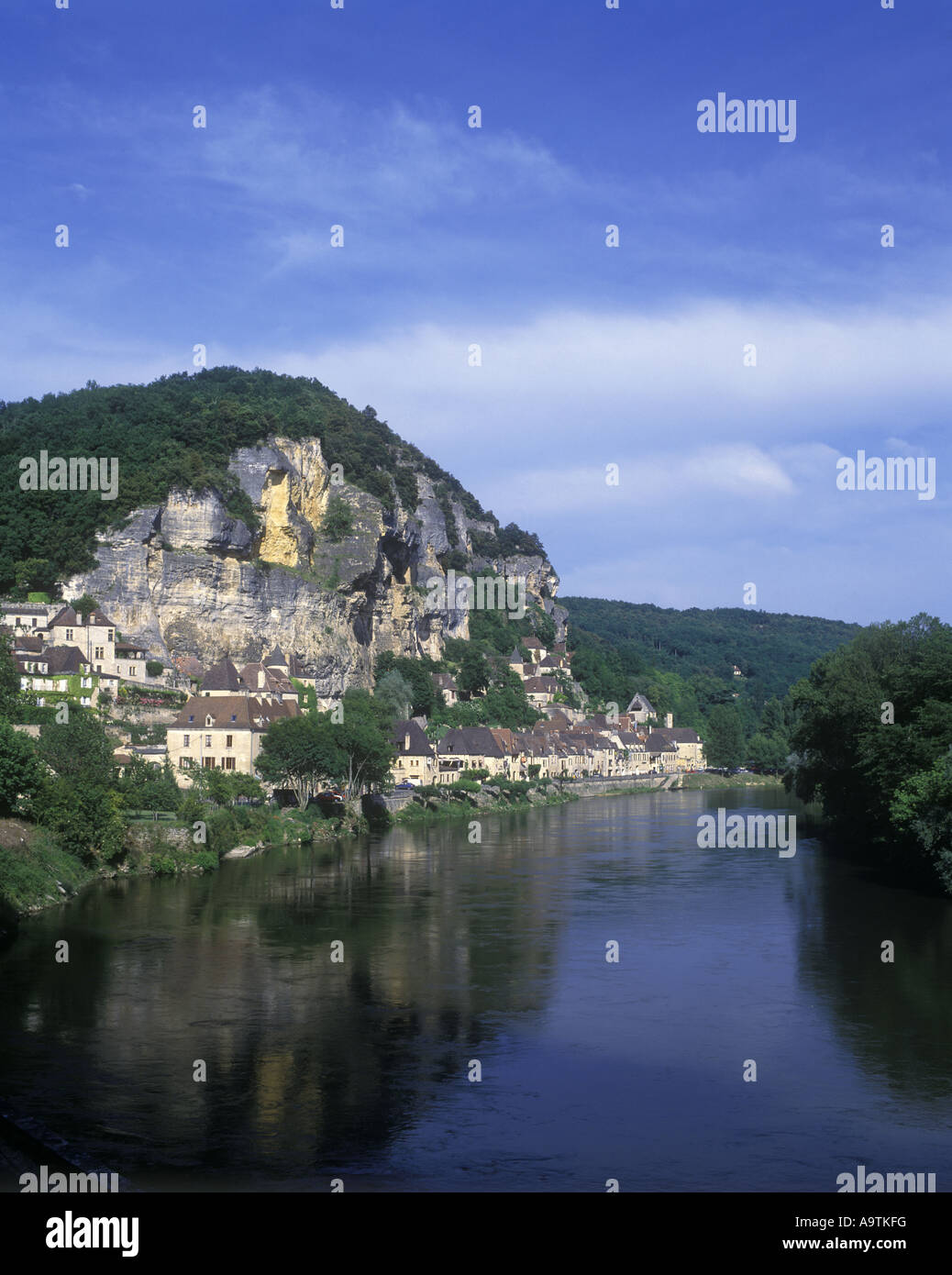 LA ROQUE-GAGEAC DORDOGNE FLUSS AQUITANE FRANKREICH Stockfoto