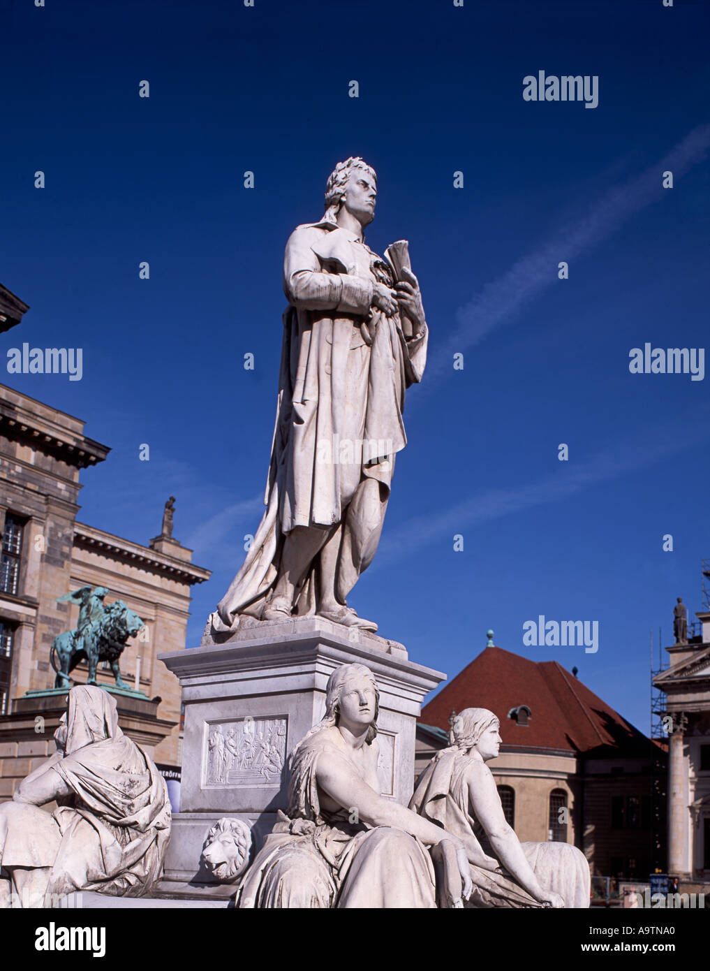 Berlin Gendarmenmarkt Schiller Statue vor Festival Oper Stockfoto