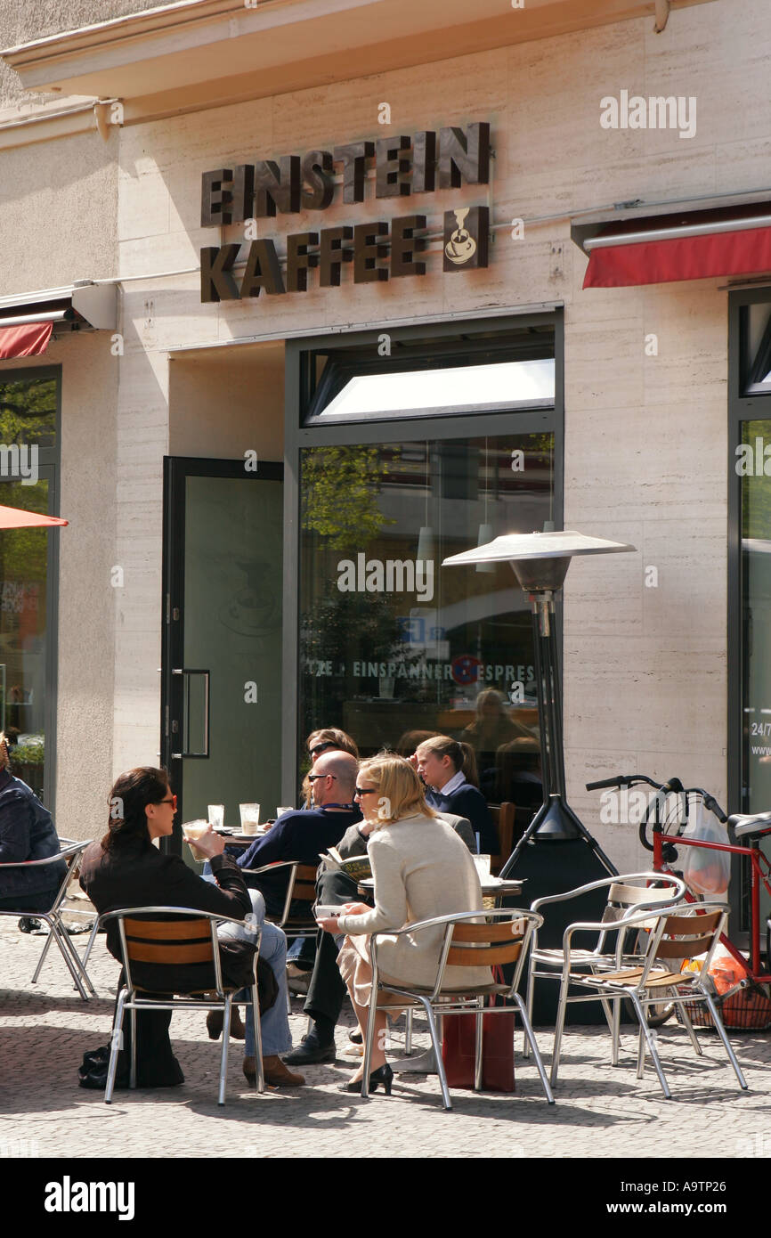 Berlin City West Savigny Platz Café Einstein Menschen Stockfoto