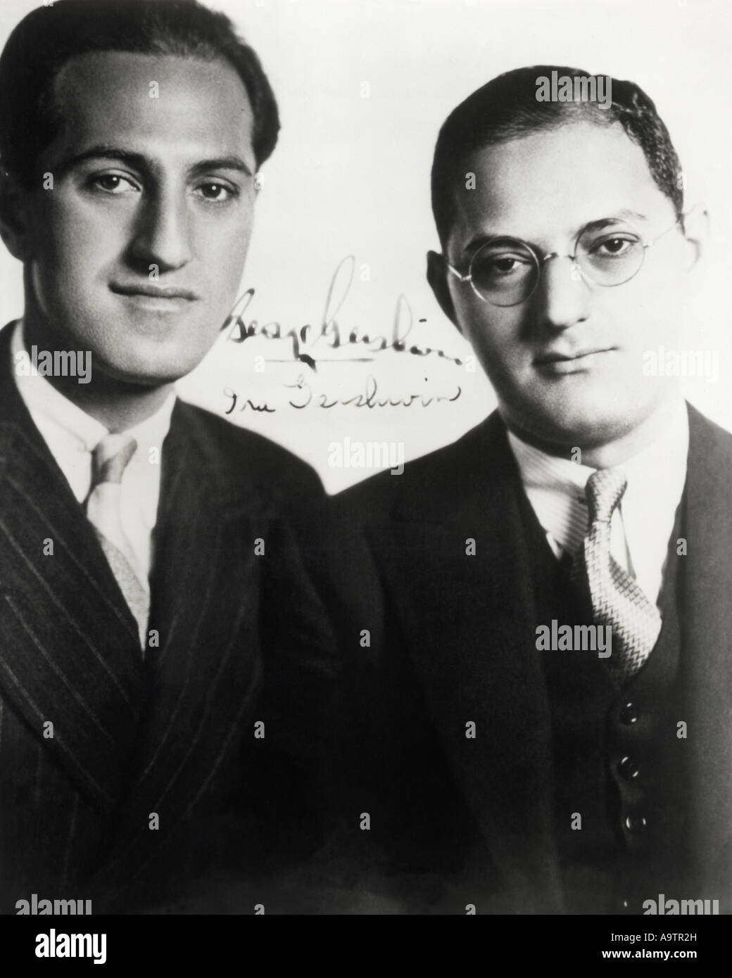 GEORGE und IRA GERSHWIN - US musikalischen Komponisten mit George auf der linken Seite Stockfoto
