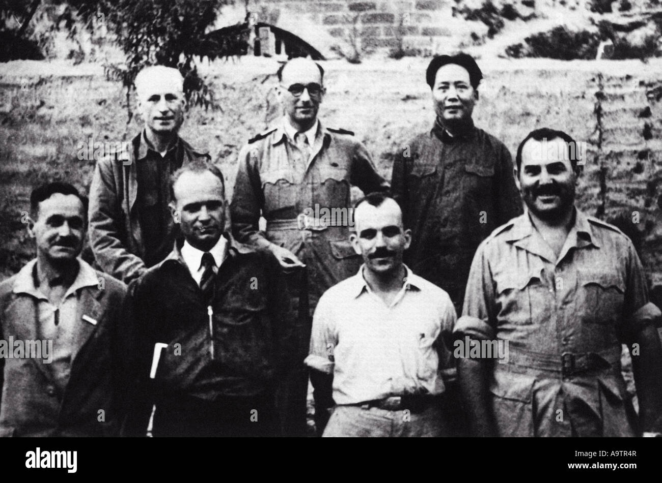 MAO TSE-TUNG mit dem Besuch der westlichen Journalisten und amerikanischen Beratern im Juni 1944 Stockfoto