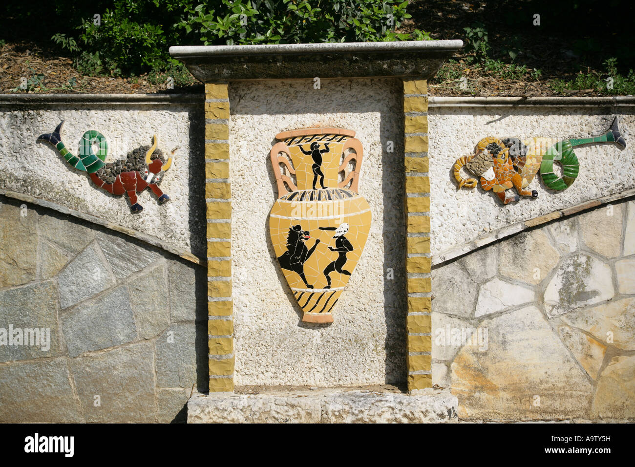 Keramik und Mosaik-Kunstwerke auf dem Schloss, einem Hügel mit Blick auf die Altstadt in Nizza Frankreich Stockfoto