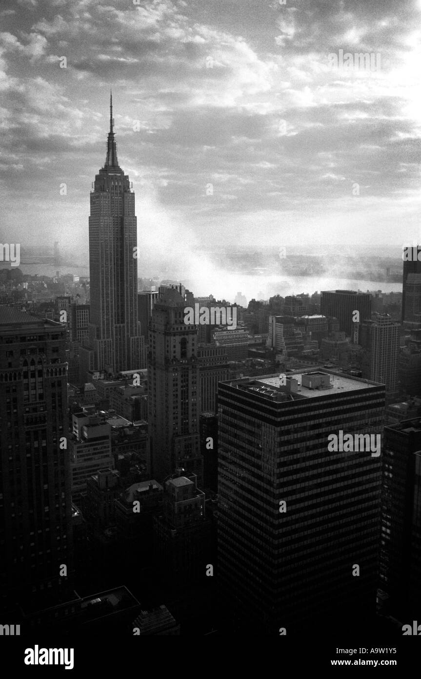 Rauch Uber Der Stadt Schwarzweiss Stockfotos Und Bilder Alamy