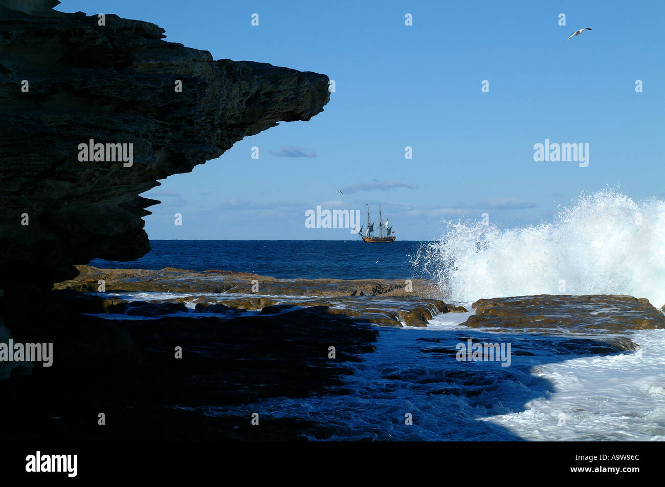 Meerwasser, Wellen- und Großsegler am Bondi beach Stockfoto