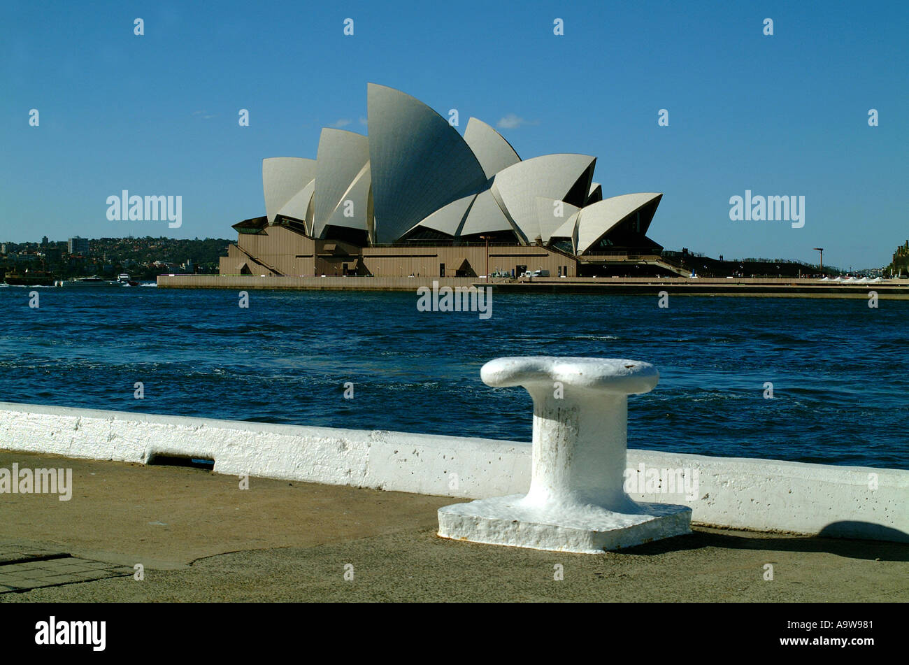 Sydney Opernhaus aus dem Dock mit Schiff Seil Krawatte Stockfoto