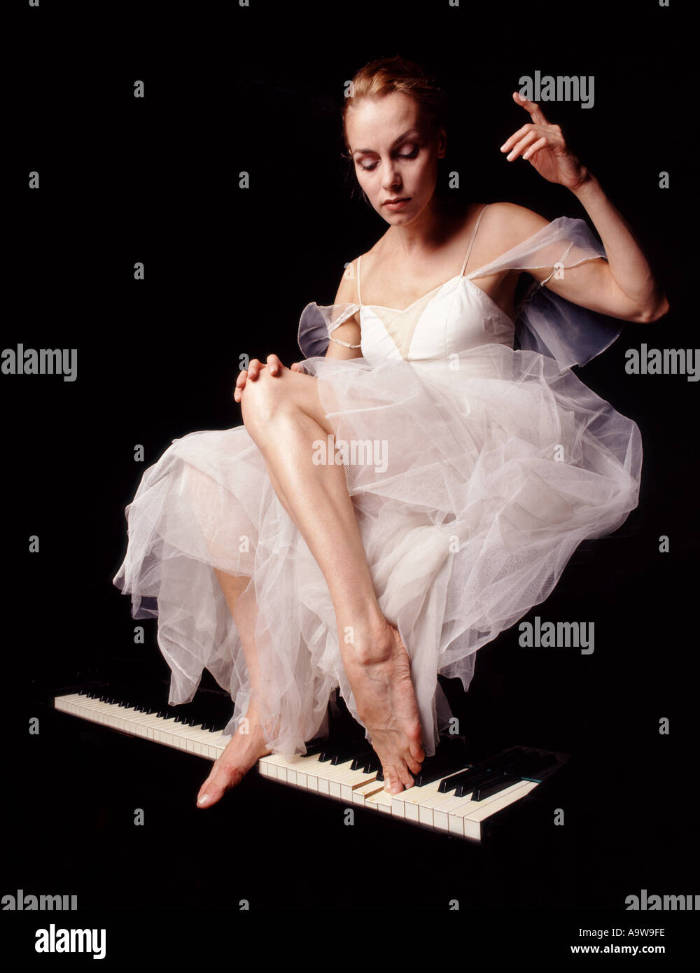 Ballerina rehearsal piano ballet dancer Fotos und Bildmaterial in